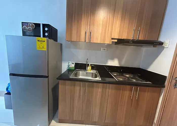2bedrooms With Balcony Pool Or View In Pasay Walking Distance To Mall Of And Near Airport Manilla