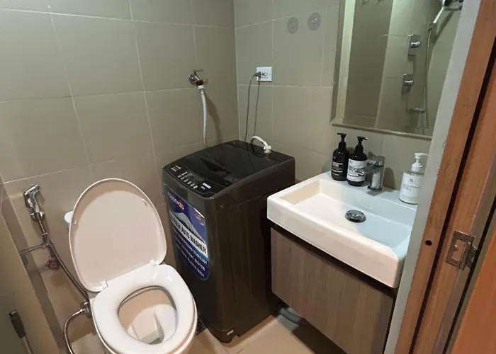 2bedrooms With Balcony Pool Or View In Pasay Walking Distance To Mall Of And Near Airport
