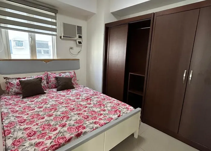2bedrooms With Balcony Pool Or View In Pasay Walking Distance To Mall Of And Near Airport